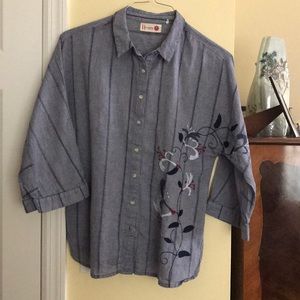 3/4 sleeve shirt light blue, very light w/flower